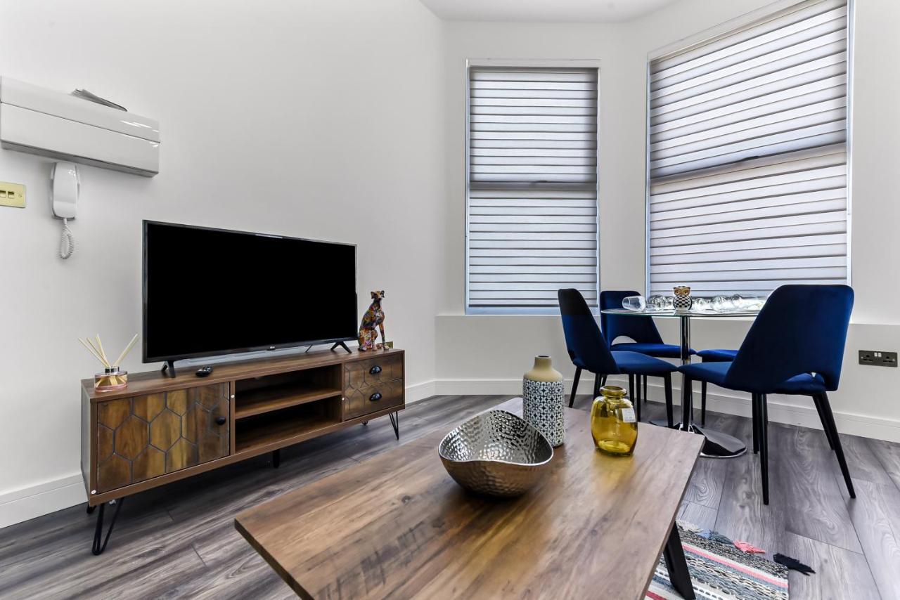 Comfy And Contemporary One Bedroom Flat Apartment