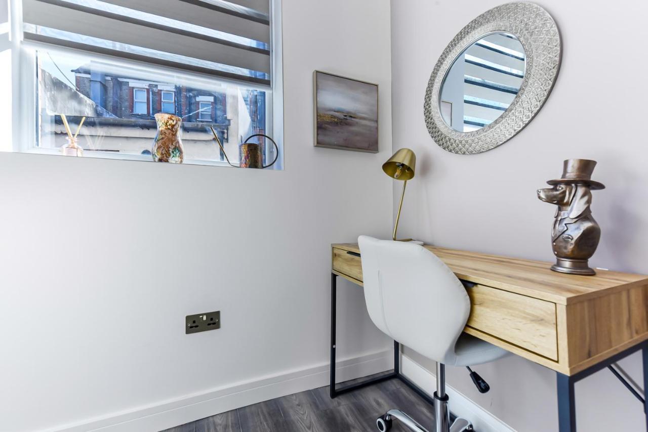 Comfy And Contemporary One Bedroom Flat *