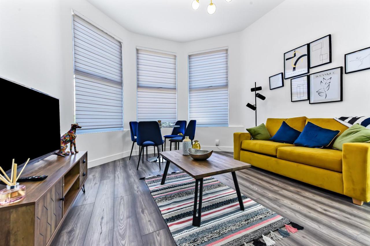 Comfy And Contemporary One Bedroom Flat Londra