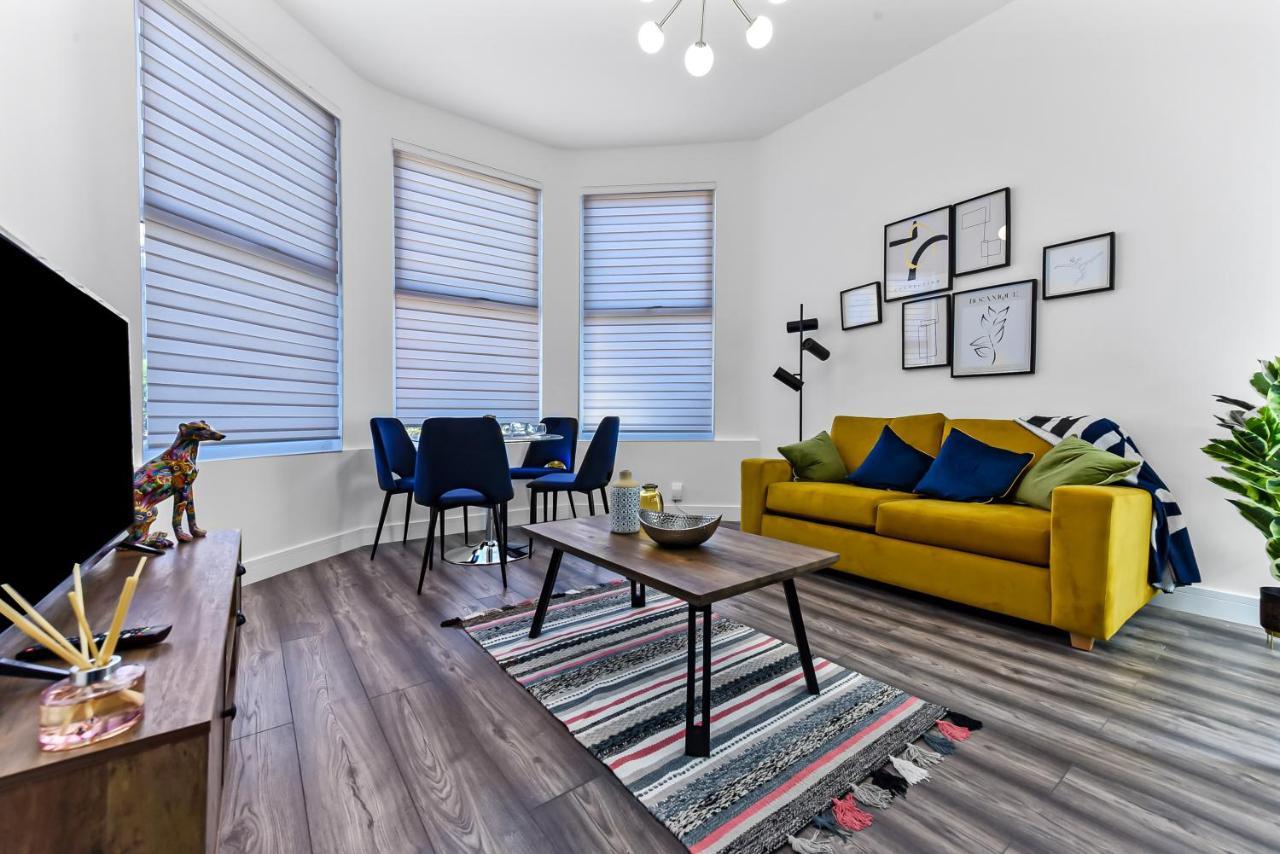Comfy And Contemporary One Bedroom Flat *