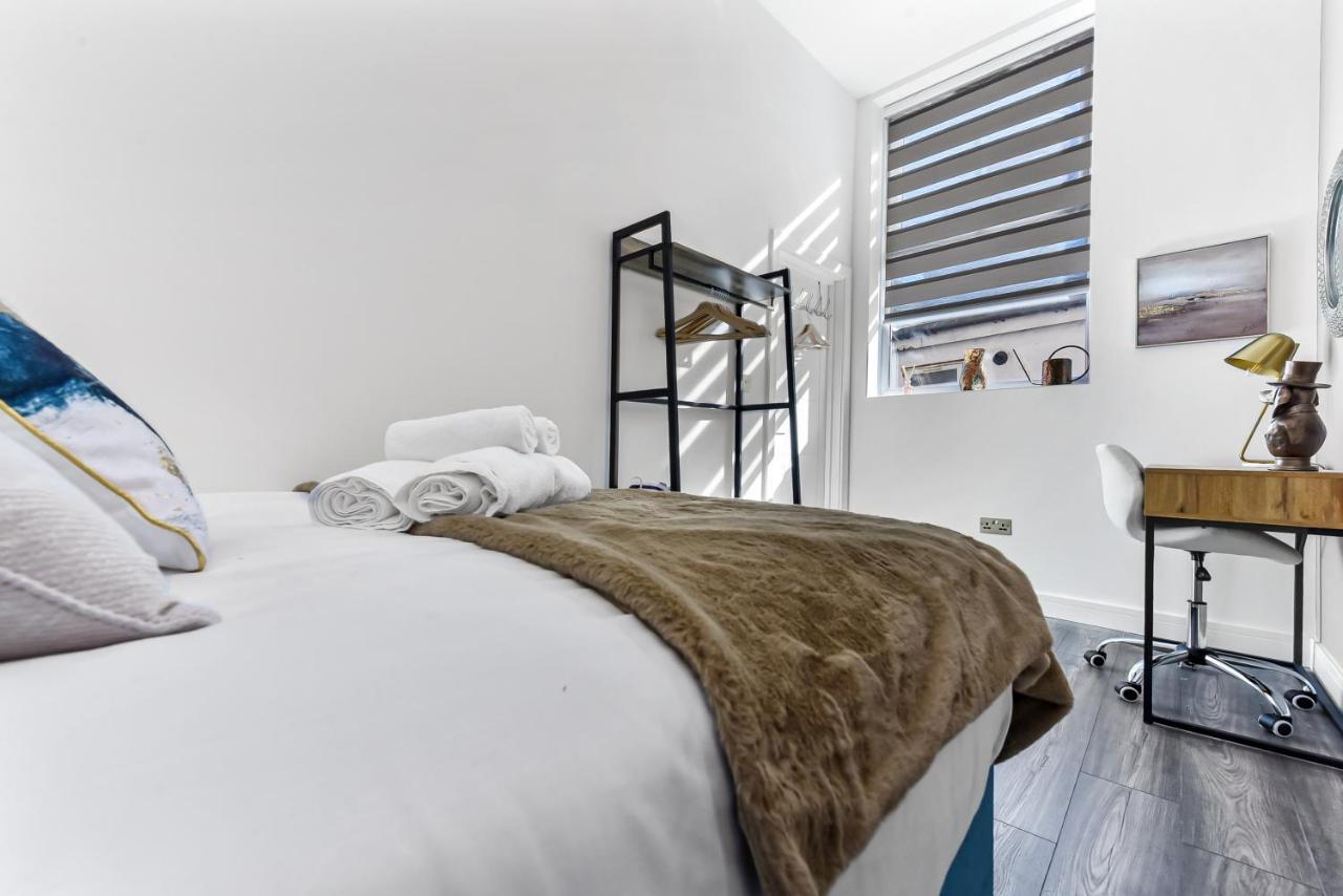 Comfy And Contemporary One Bedroom Flat *